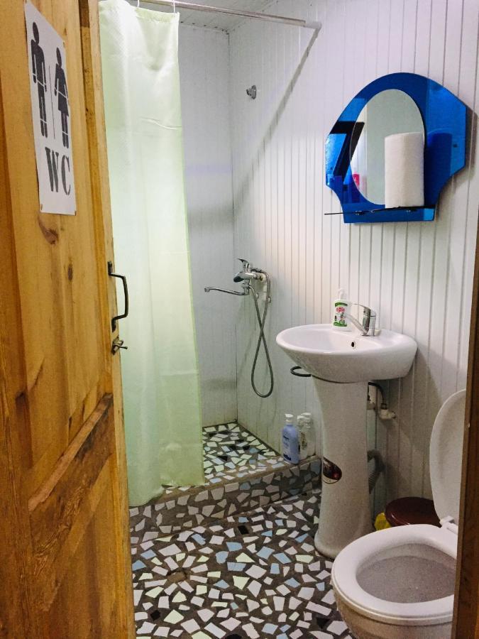 Nadiani Hostel Omalo Eksteriør bilde