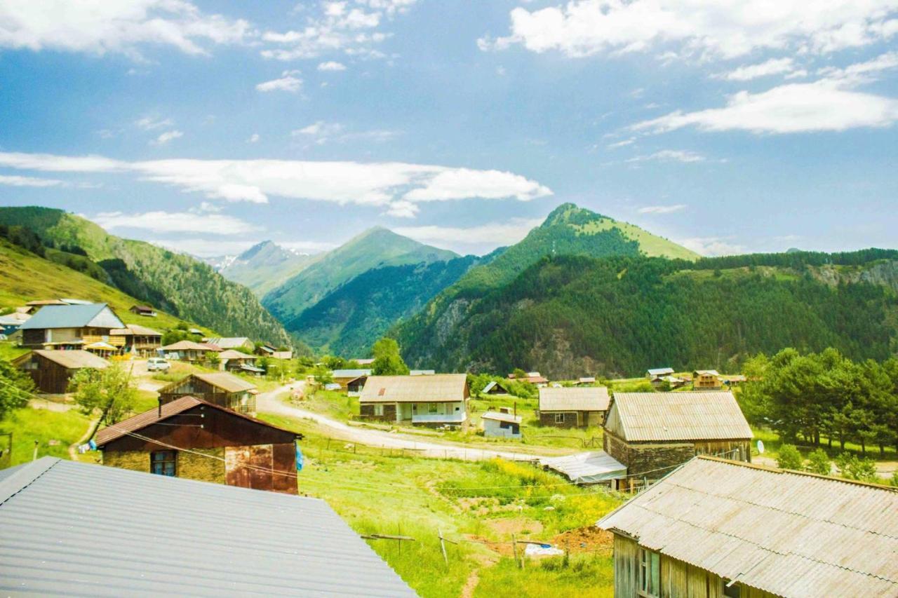 Nadiani Hostel Omalo Eksteriør bilde